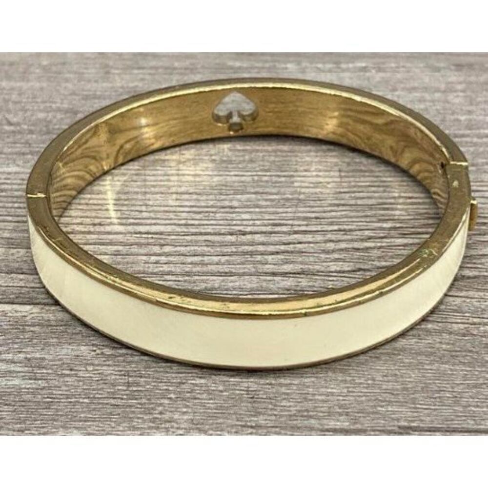 EUC Kate Spade Cream Enamel Spade Punch Hinged Bangle Bracelet Gold-Tone size 7 - Picture 5 of 6